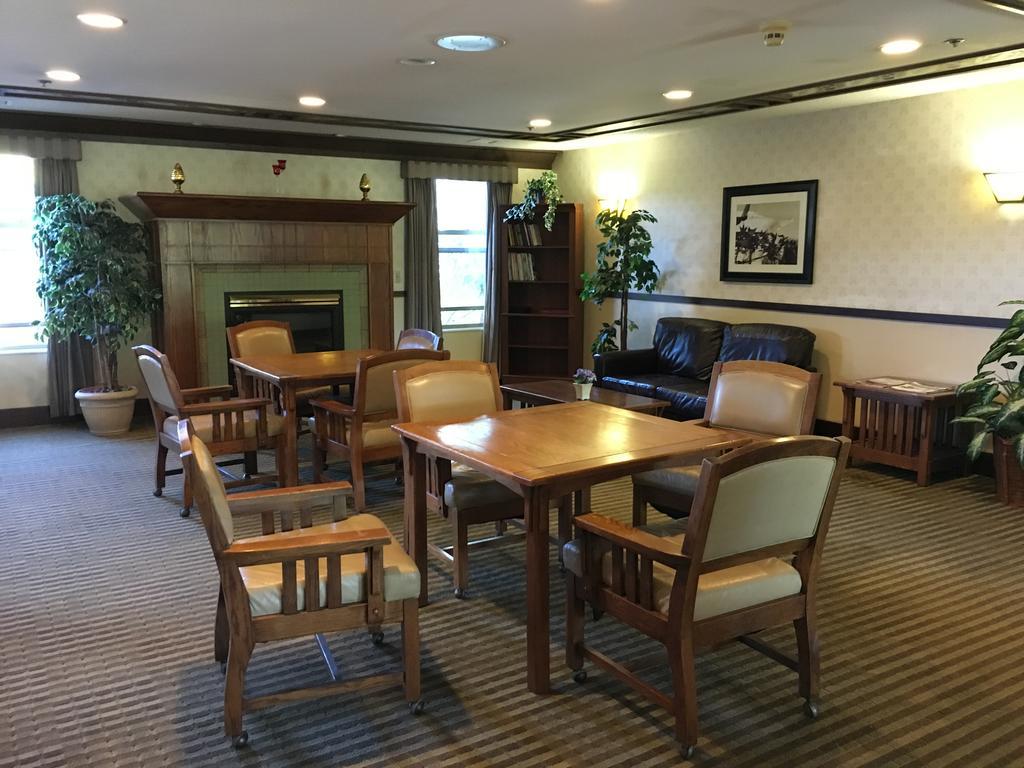 Norwood Inn And Suites Chaska ภายนอก รูปภาพ