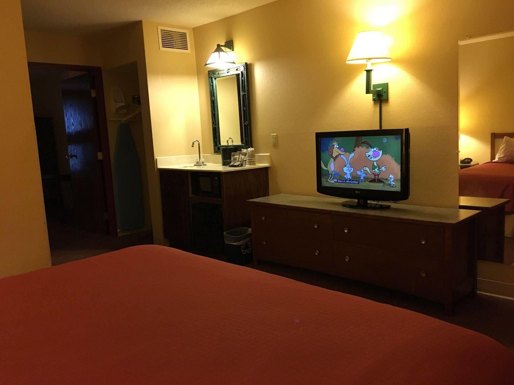 Norwood Inn And Suites Chaska ภายนอก รูปภาพ