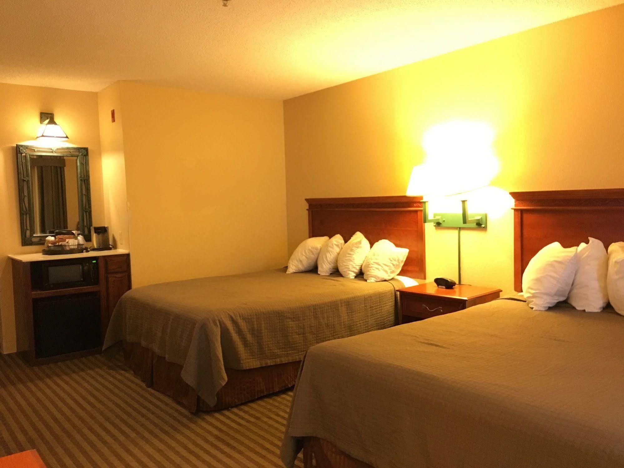 Norwood Inn And Suites Chaska ภายนอก รูปภาพ