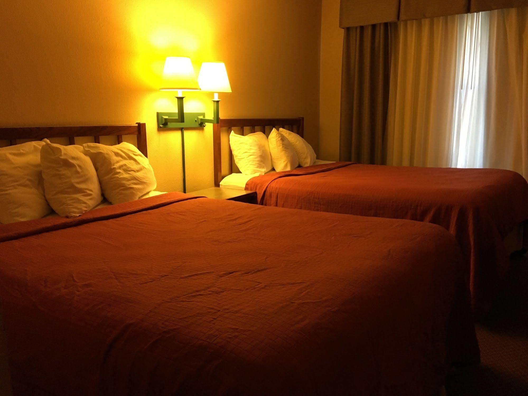 Norwood Inn And Suites Chaska ภายนอก รูปภาพ